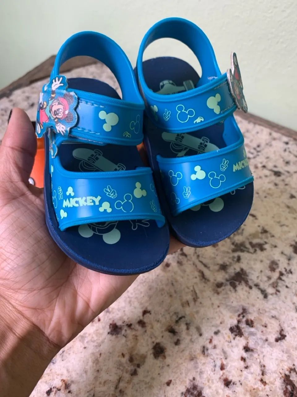 Sandálias infantis Mickey e Dinossauro - Tamanhos 19  - Foto 3