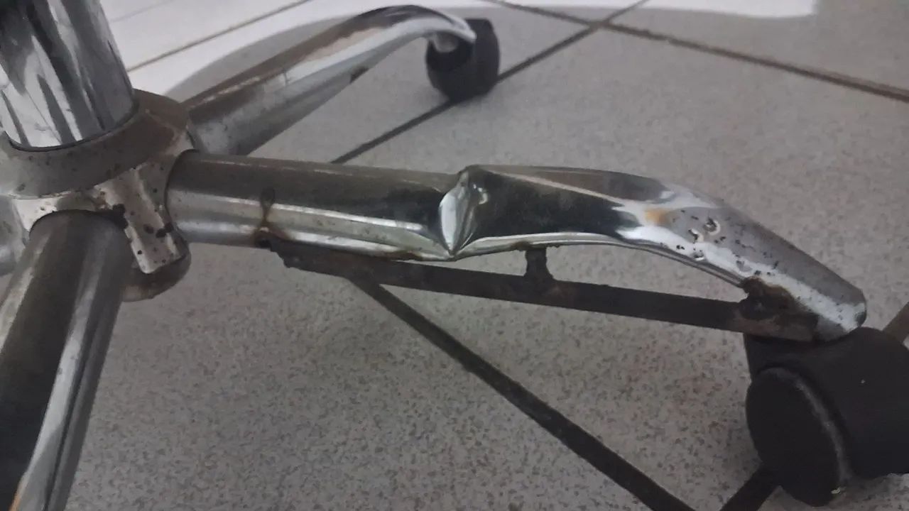 Cadeira de Escritório Ergonômica com Rodas (Descrição) - Foto 5