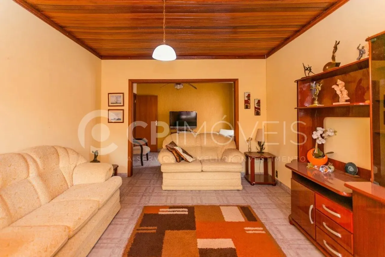 Casa/terreno em Porto Alegre, no bairro Alto Petrópolis, à venda.