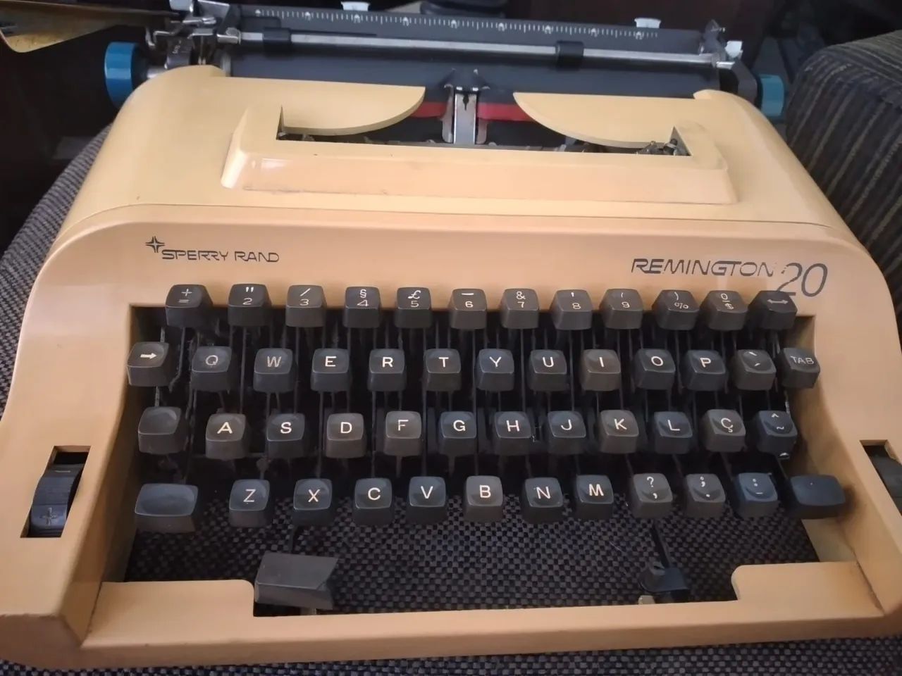 Máquina de escrever Remington 20 - está funcionando ler a descrição  - Foto 3
