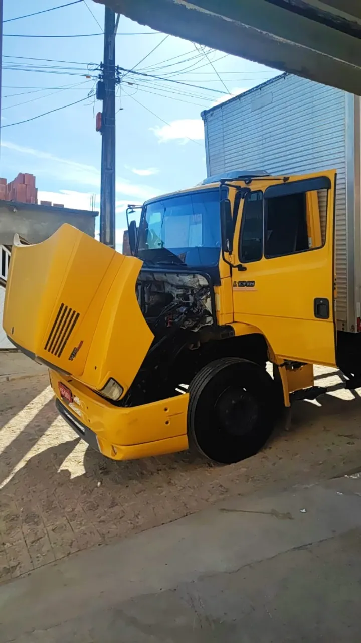 CAMINHAO MERCEDES BENS 1318 ANO 2011