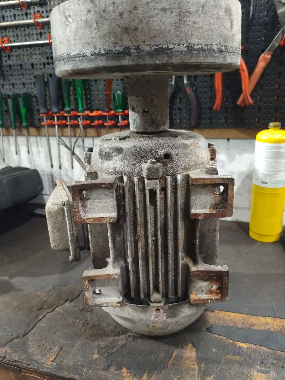 Motor  trifásico Weg 8cv 3520rpm - Foto 4