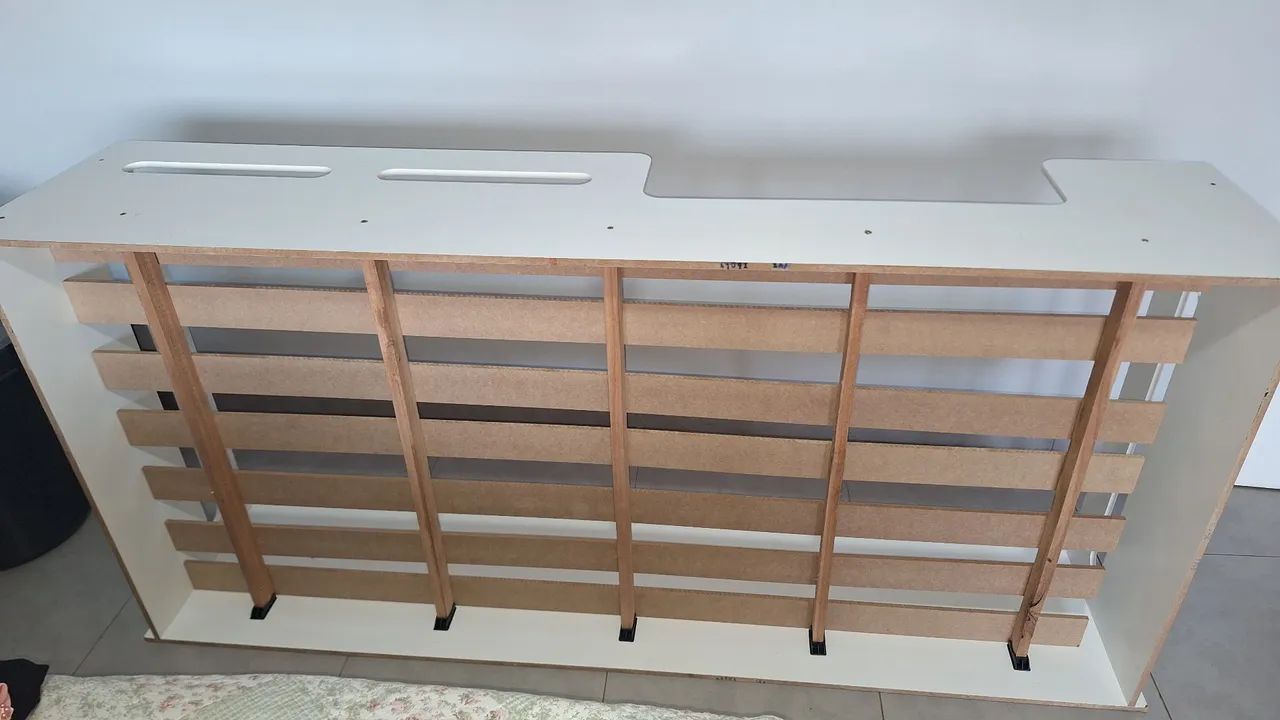 Cama Infantil Branca com Estrado de Madeira - Foto 3