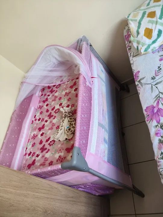 Berço infantil com mosquiteiro rosa - Foto 2
