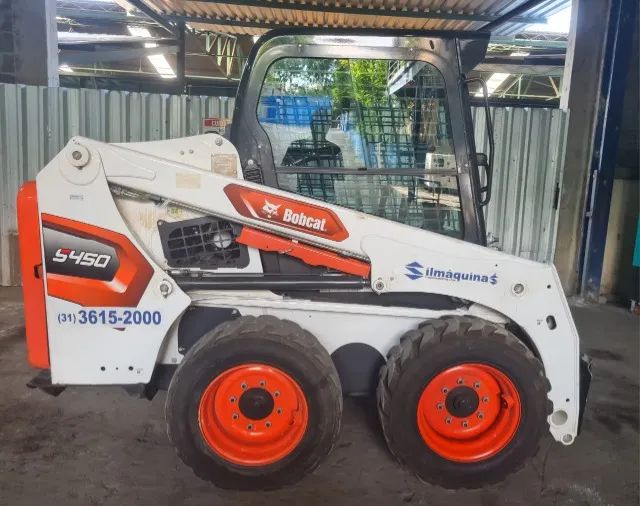 Minicarregadeira Bobcat S450 Ano 2024 Com 304hrs C Ar Cond