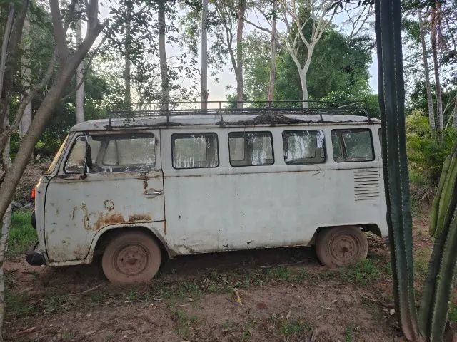 Volkswagen Kombi Standard/ Luxo/ Serie Prata 1979
