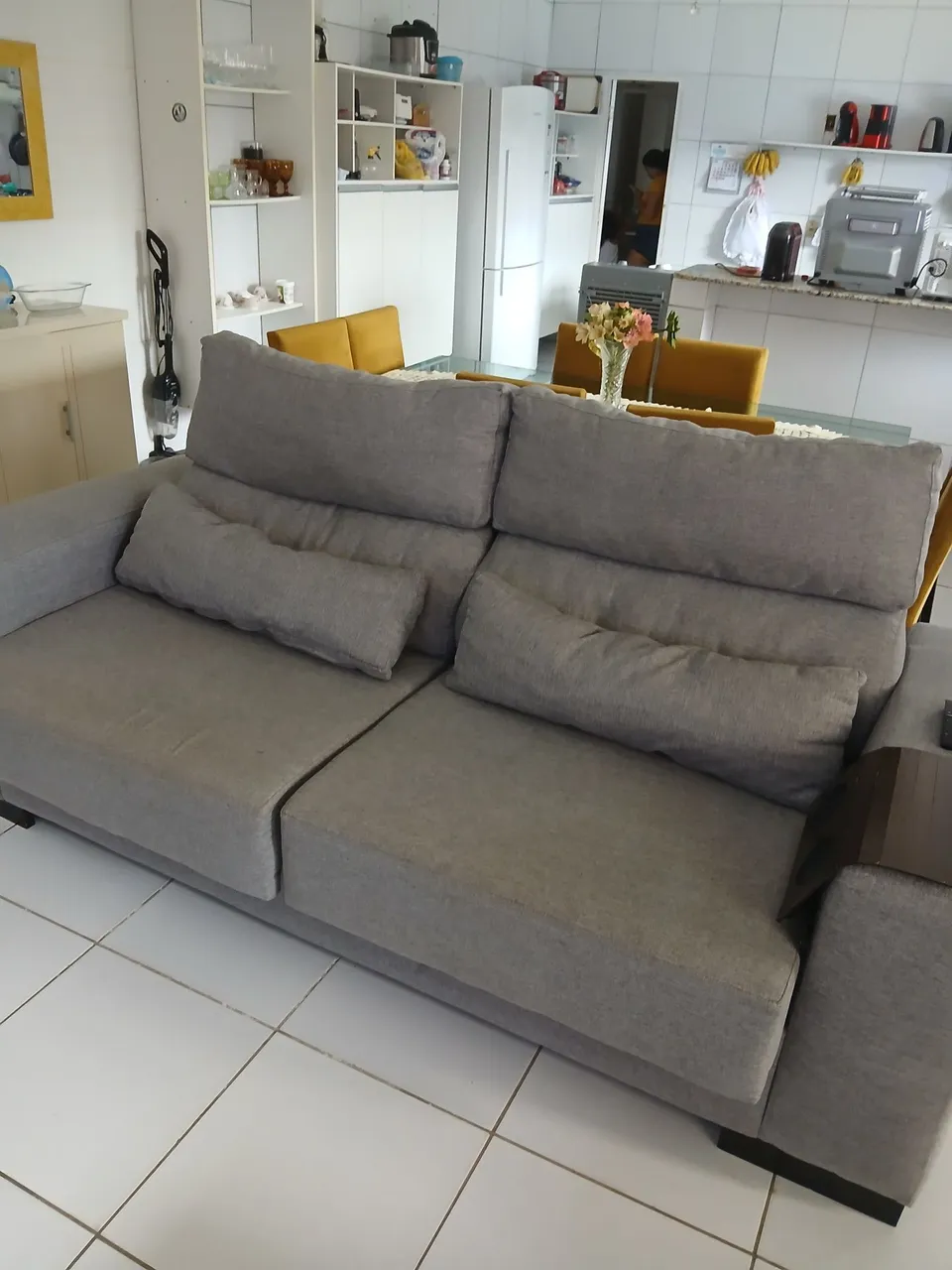 Sofá de linho 3 lugares cinza retrátil - confortável e moderno