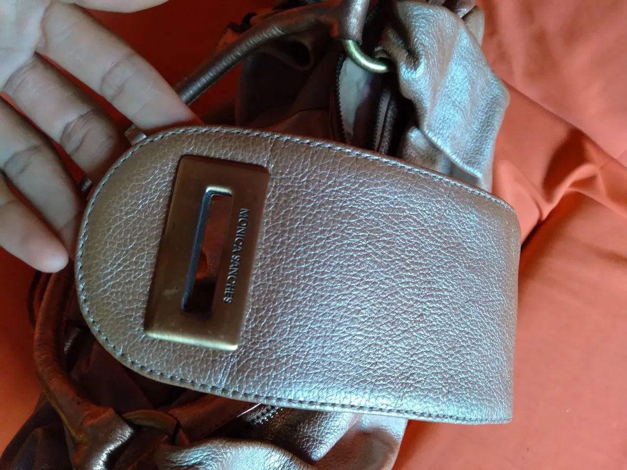 Bolsa de Ombro Monica Sanches Dourada - Foto 3