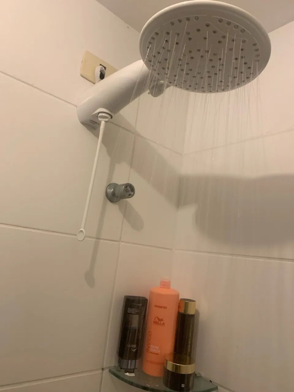 Chuveiro de teto branco