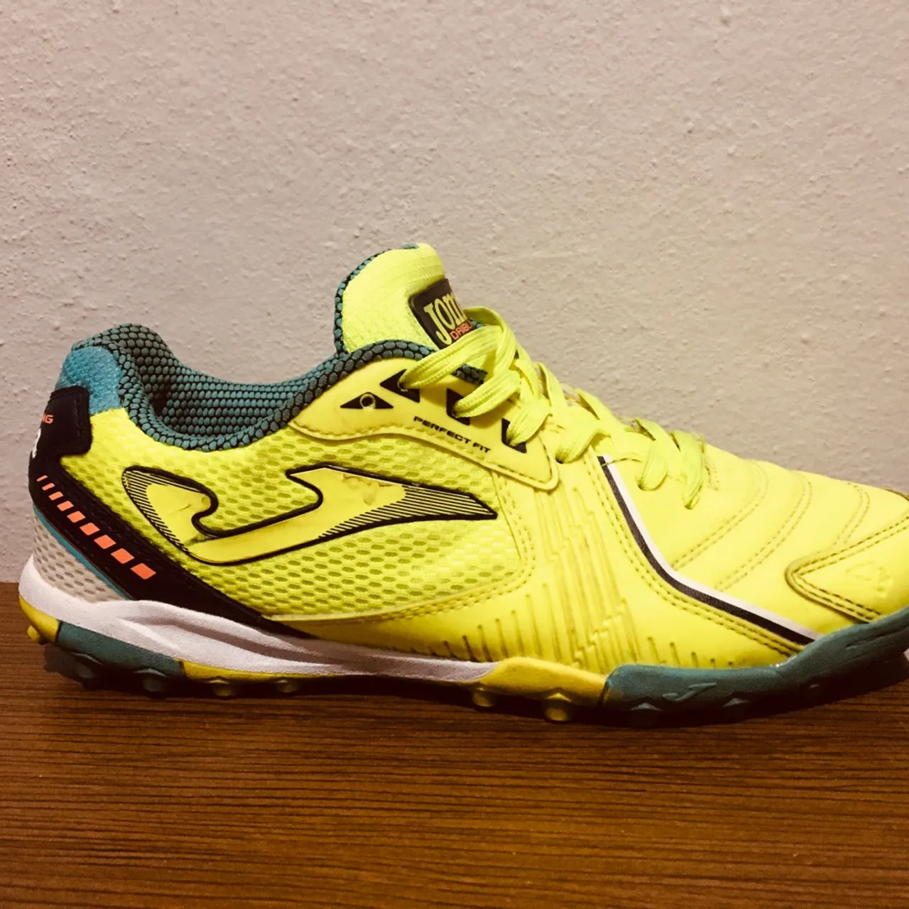 Tênis Joma - Perfeito para Futebol Society
