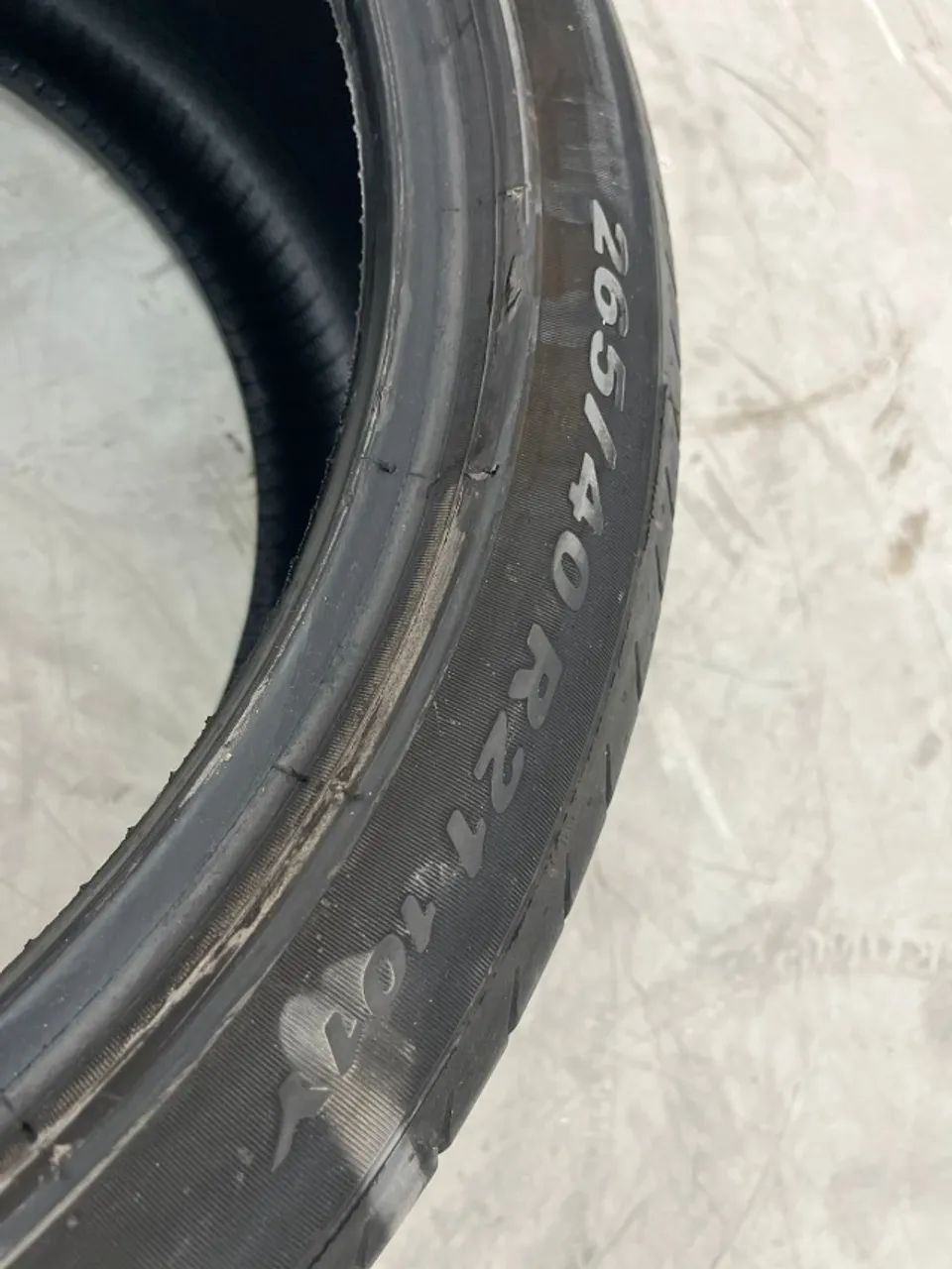 OPORTUNIDADE!!! PNEU 265/40 R21 ORIGINAL PIRELLI PZERO SEMI NOVO - Foto 2