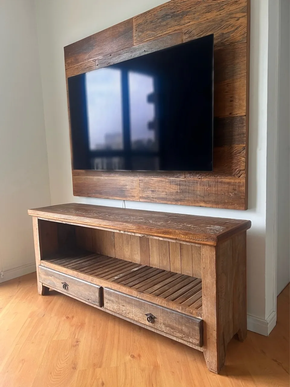 Painel de TV e Rack Rústico de Madeira de Demolição