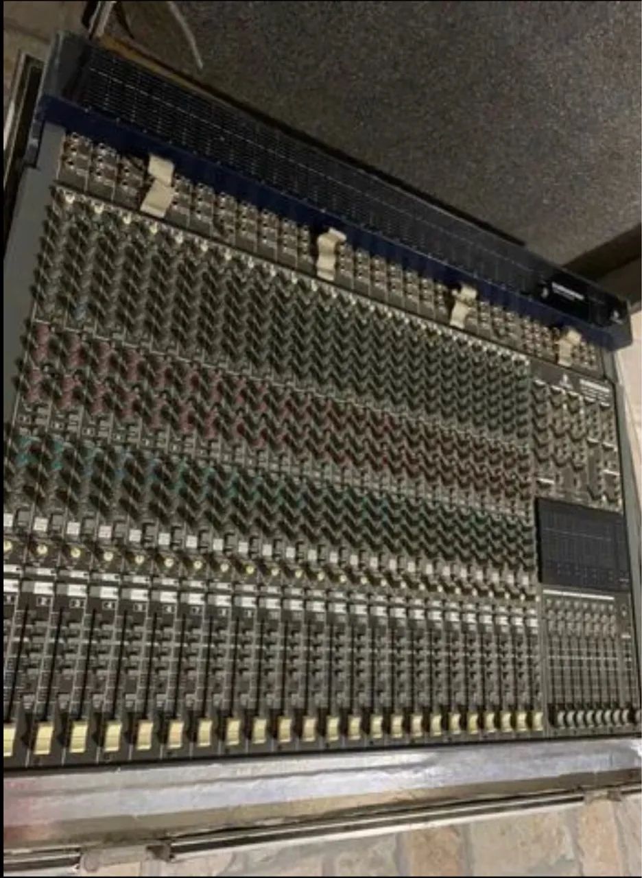 Mesa de Som Behringer Eurodesk MX8000A - Foto 3