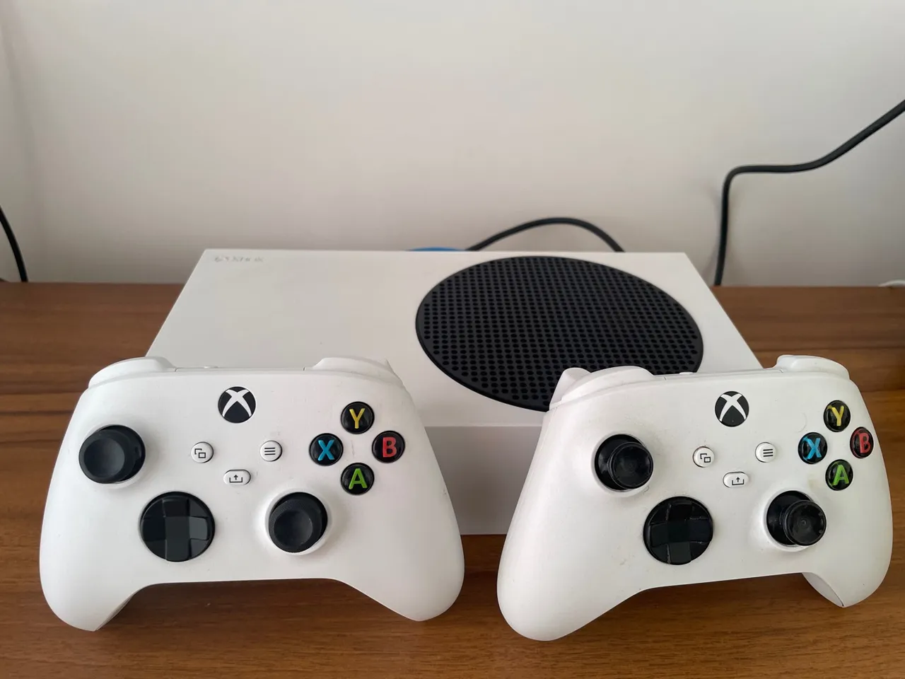 Xbox Series S com 2 Controles
