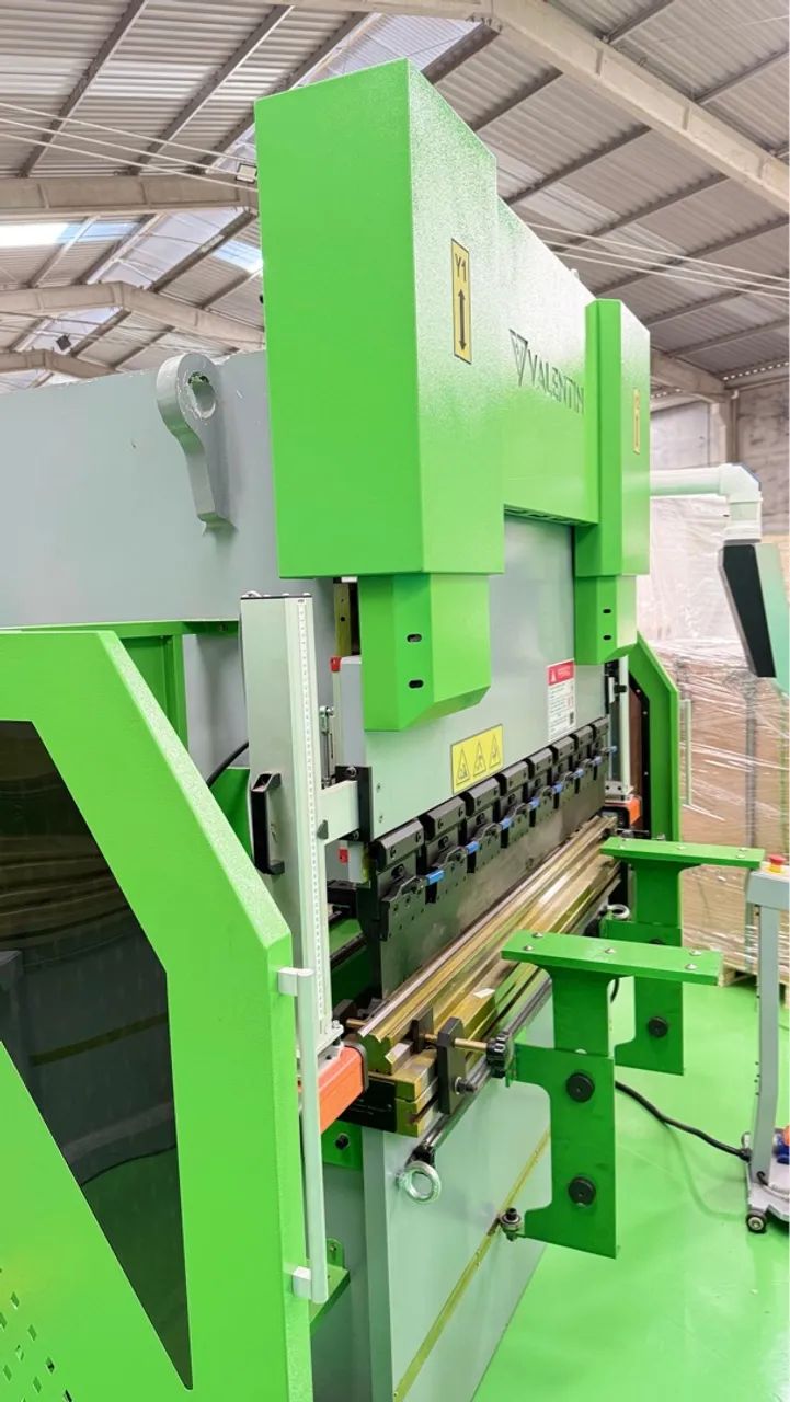 Dobradeiras CN e CNC  - Foto 4
