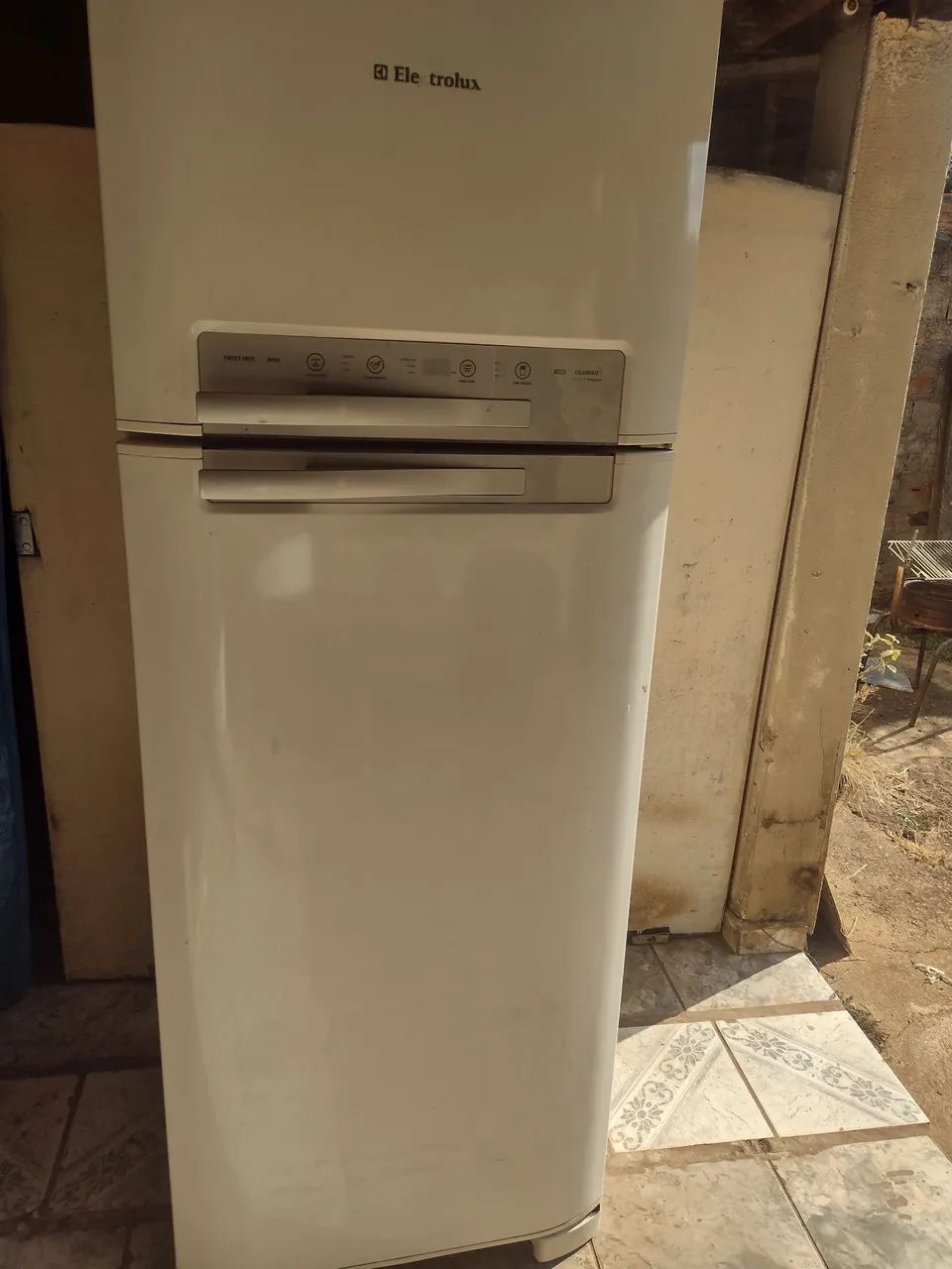 GELADEIRA DUPLEX ELETROLUX FROOSTFREE DIGITAL DF 50 SEMI NOVA SUPER CONSERVADA
