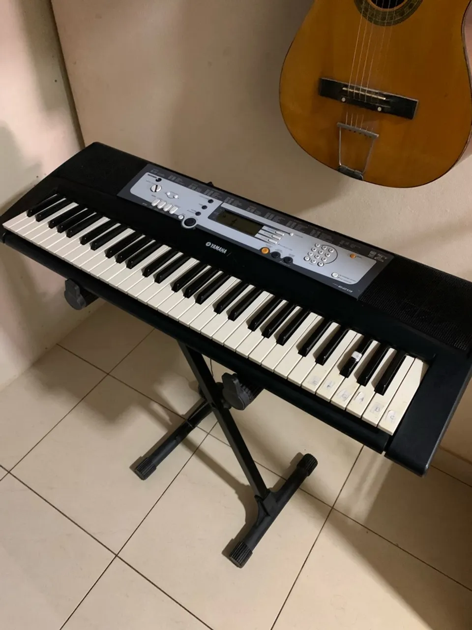 Teclado Yamaha PSR E213