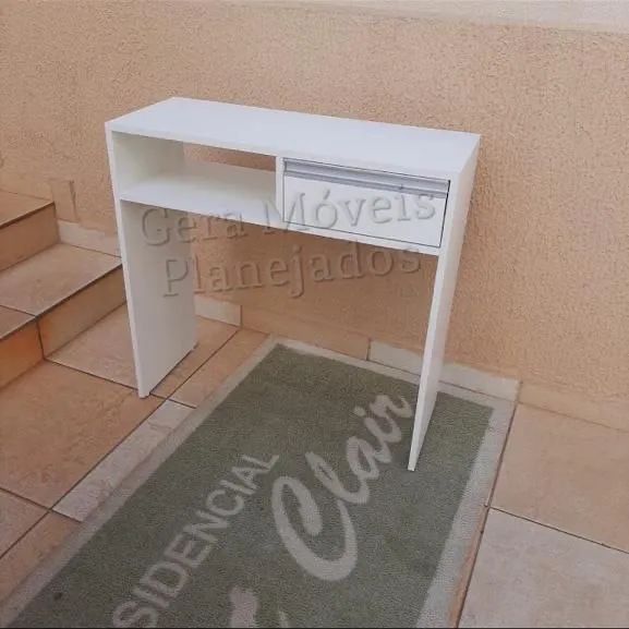 Mesa branca com gaveta - Design moderno