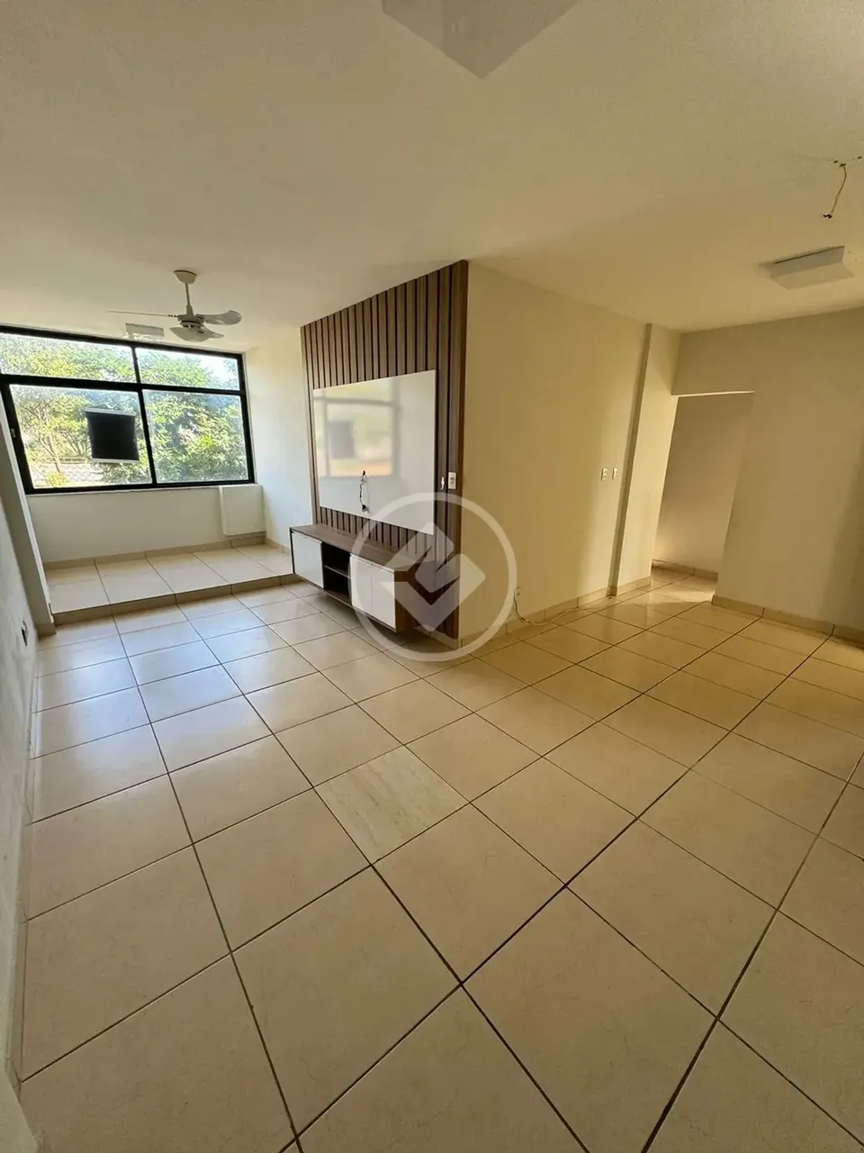 Vende-se apartamento todo reformado e em ótima localização. codigo: 108103