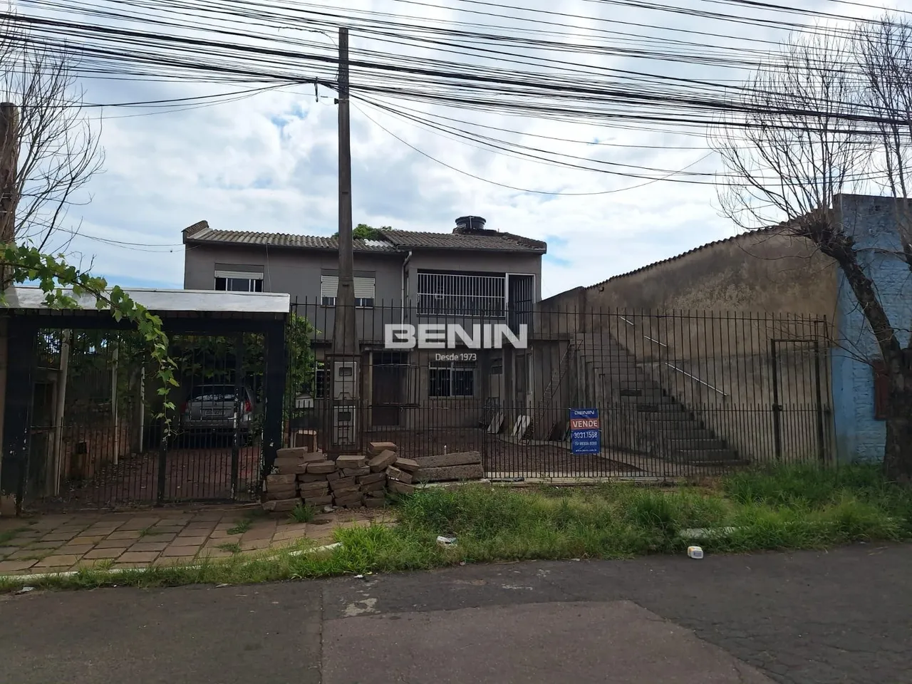 Venda de Sobrado em Canoas-RS, bairro Rio Branco com 183.86m² Área Const. e 242m² Área Ter