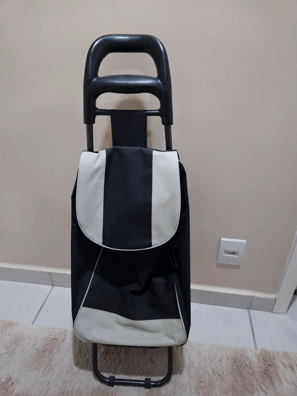 Carrinho de compras com rodas