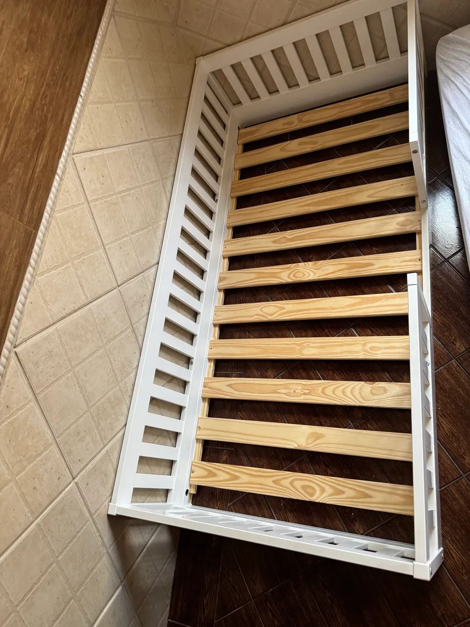 Cama infantil Montessoriana Branca de Madeira - Foto 5