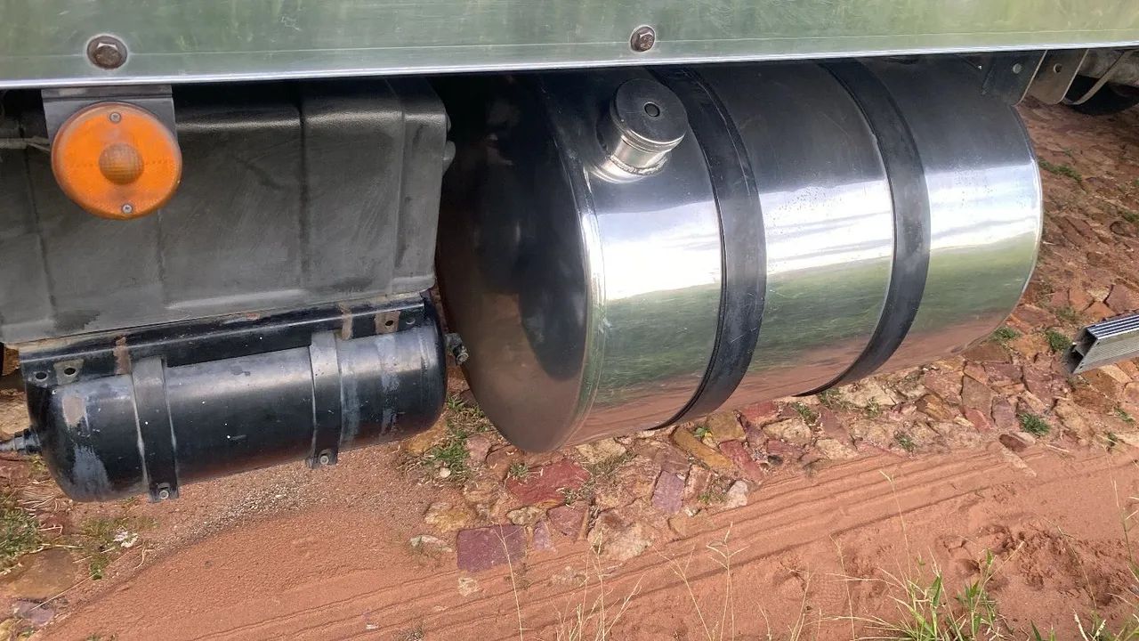 VENDO VOLVO VM 260 ( CAPA DE REVISTA) - Foto 5