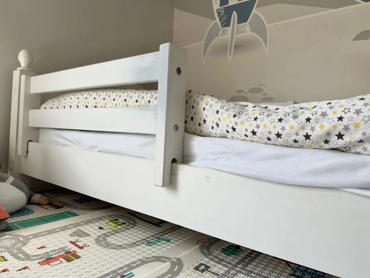Cama Infantil Branca Montessori com Grade de Proteção - Foto 3
