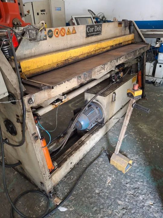 Guilhotina hidráulica 