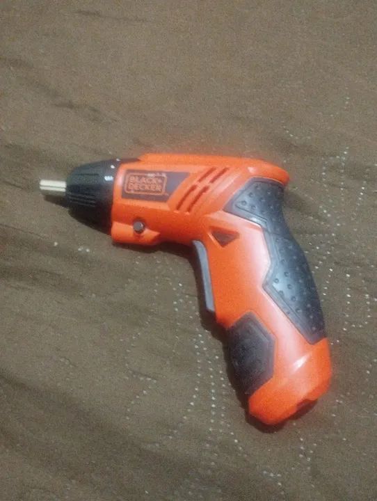 Parafusadeira Black & Decker - Nova