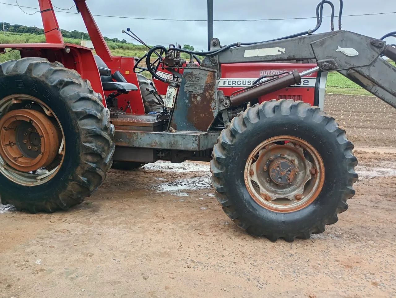 Trator Massey Ferguson 292 com Pá Carregadeira