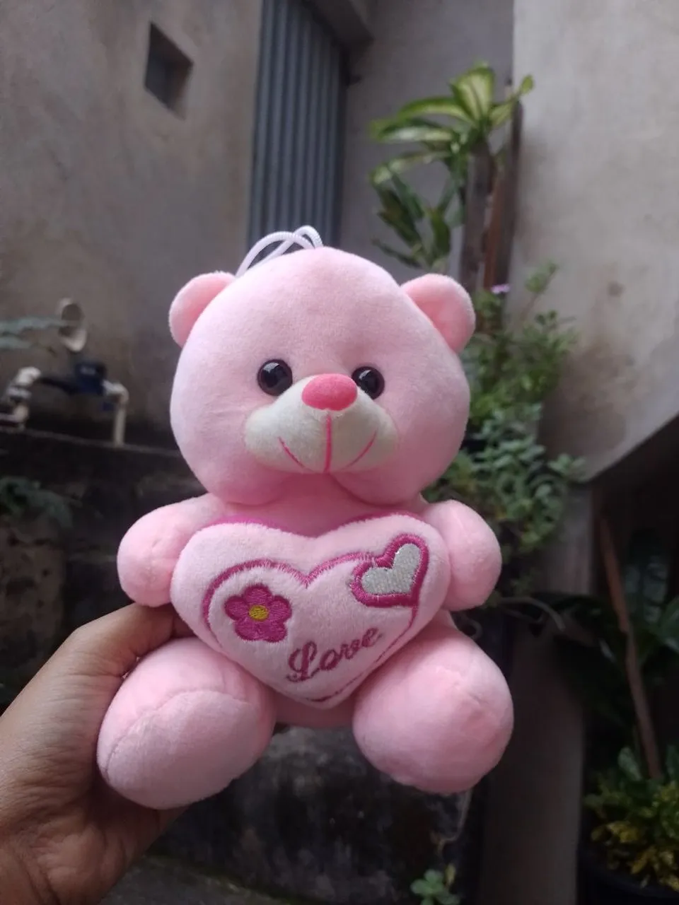 Ursinho de pelúcia rosa com coração "Love"