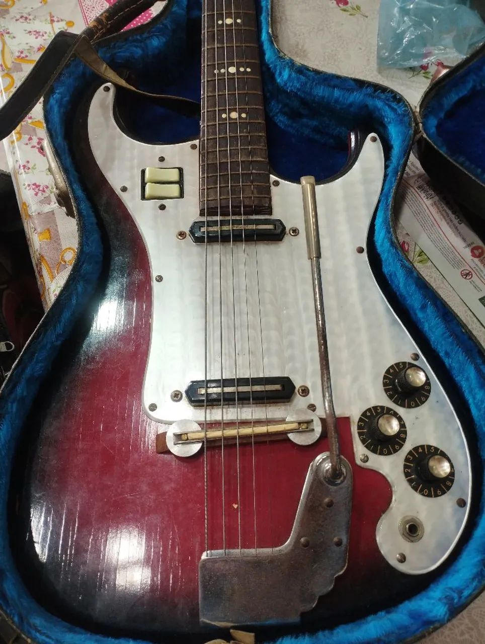 Guitarra Del Vecchio anos 60. 