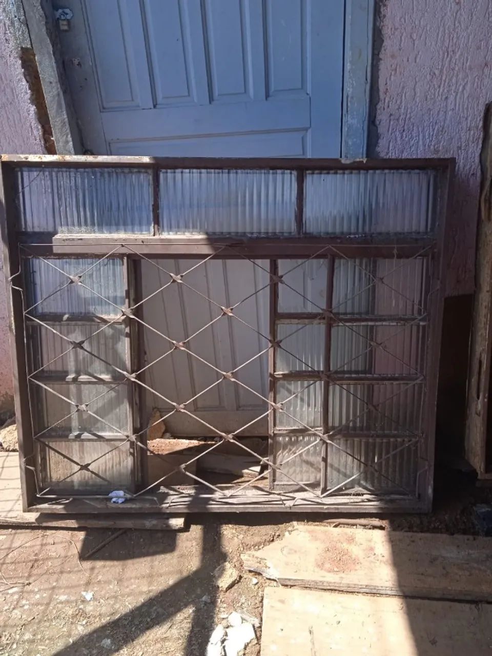 2 janelas de  ferros 