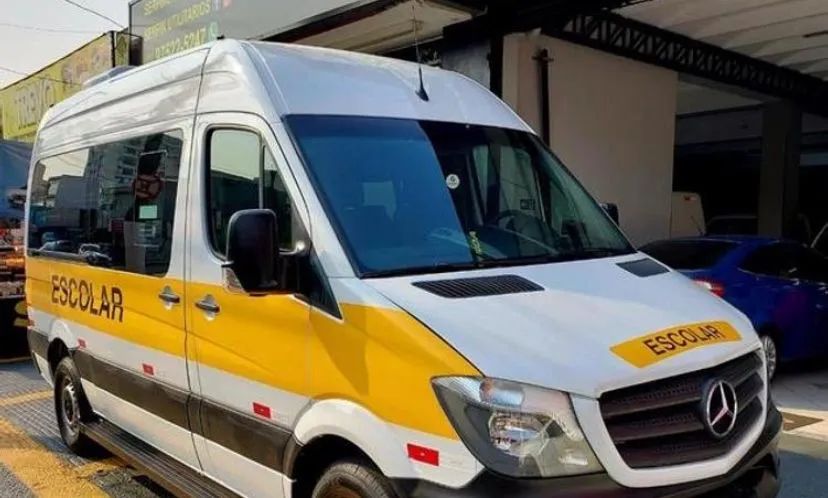 Micro ônibus escolar