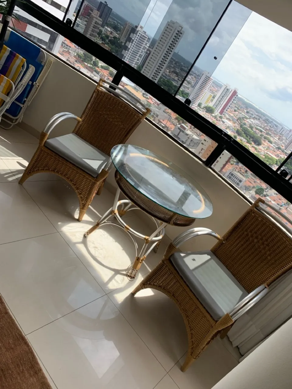 Conjunto de mesa e cadeiras de varanda
