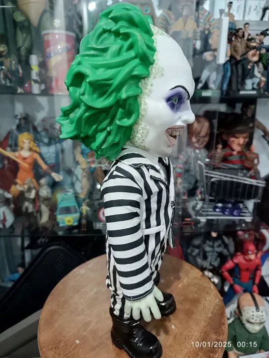Boneco Beetlejuice - Mezco  - Foto 2