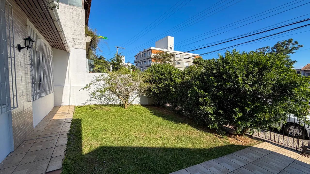 Casa térrea com 4 dormitórios em Coqueiros - Foto 2