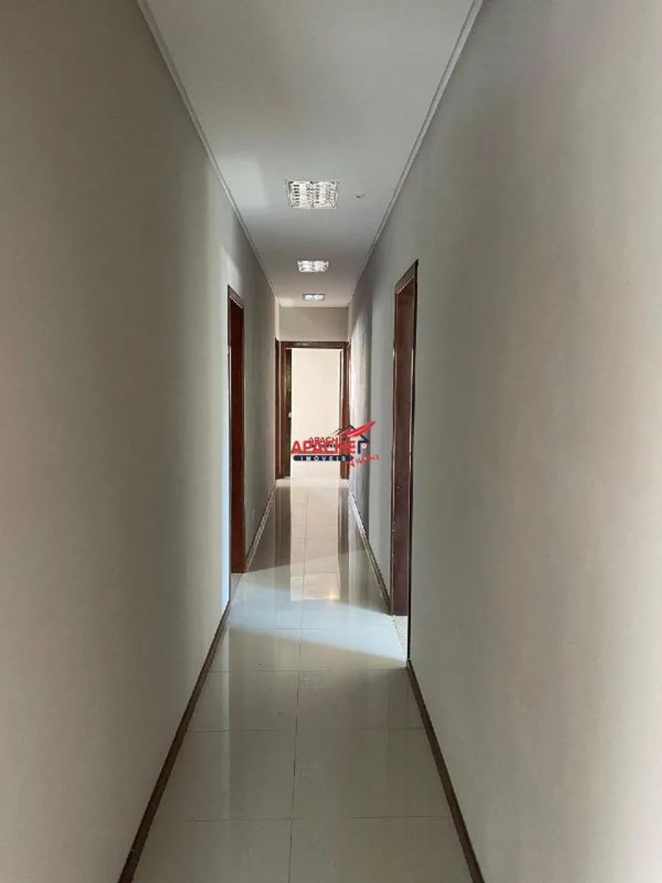 Casa contendo 04 quartos para venda no Centro de Teixeiras- MG. - Foto 2