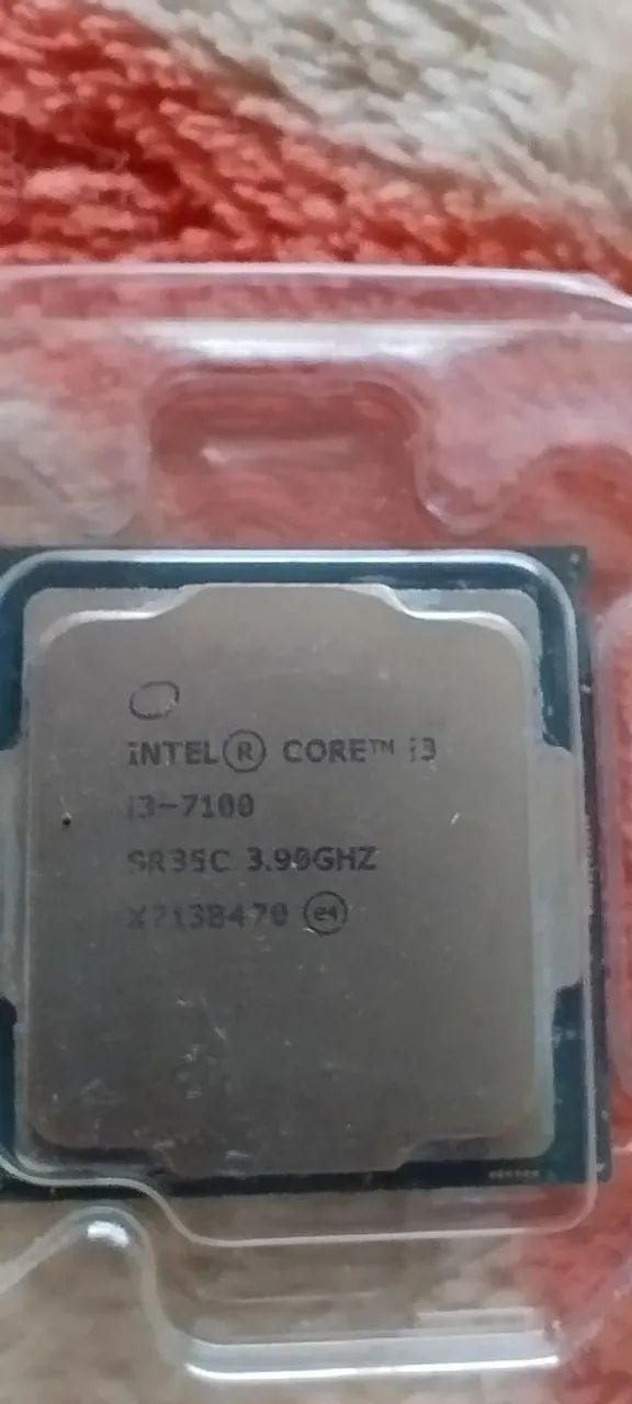 Processador  Intel Core i3-7100 - 7ª geração (Kaby Lake).