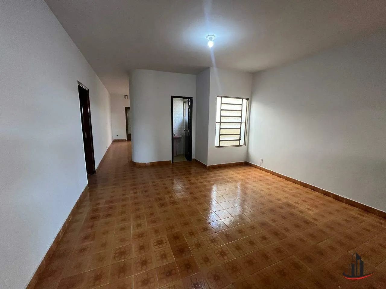CASA AMPLA À VENDA  BAIRRO SANTA MARTA - Foto 3