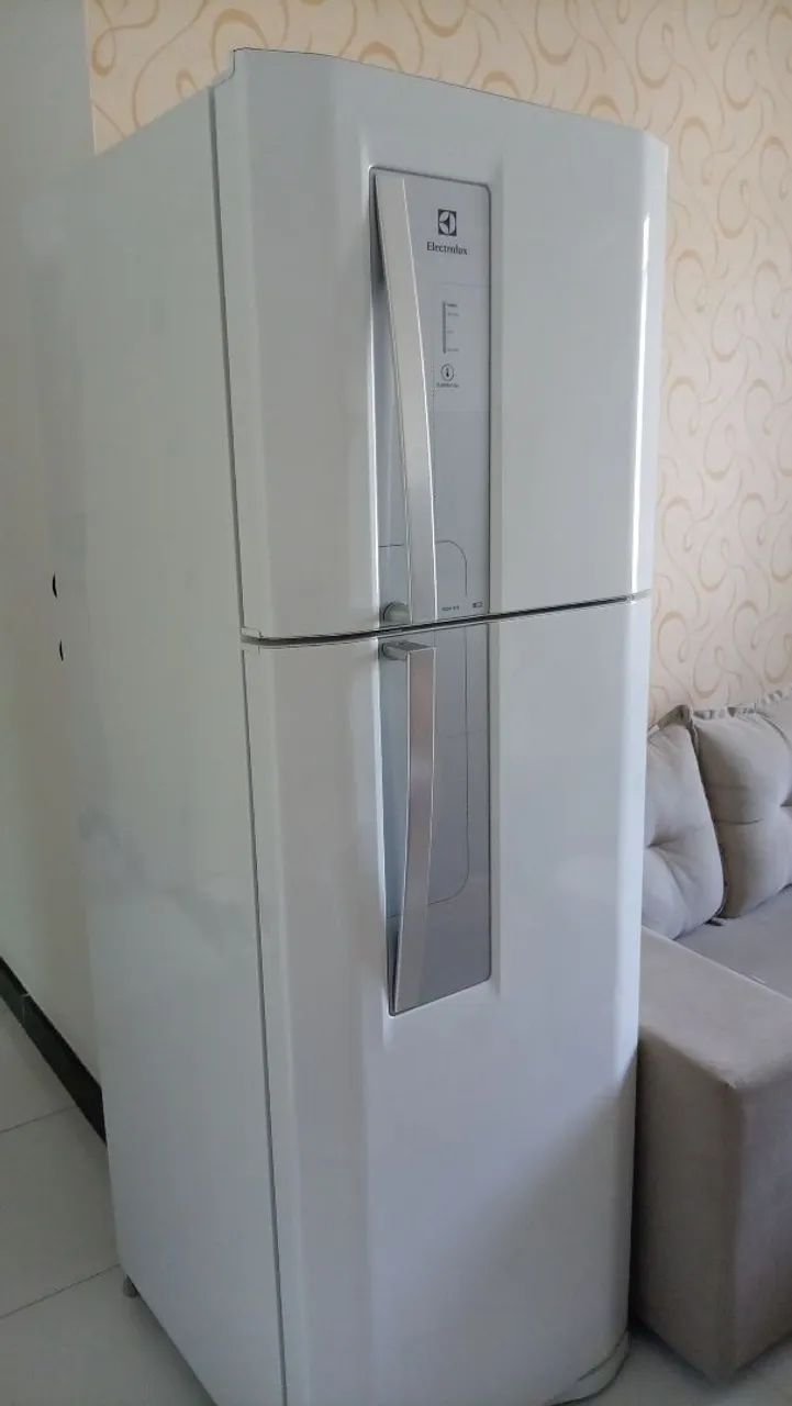 Geladeira Eletrolux 382L