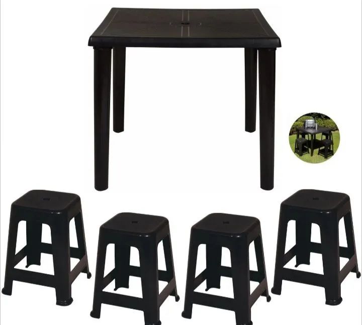 Mesa quadrada com 4 banquetas nova Entregamos 