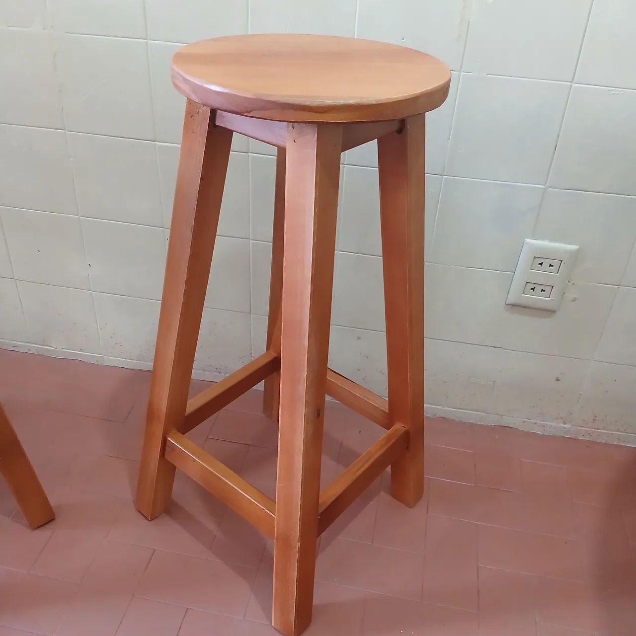 Banqueta de madeira  - Foto 2