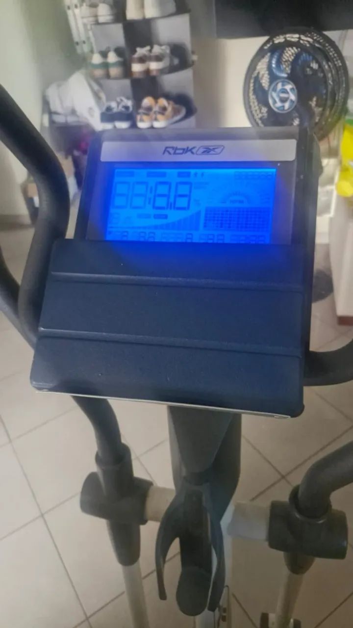 L277) Cross Trainer Reebok C5.5e - Elíptico Eletromagnético Profissional - Foto 4