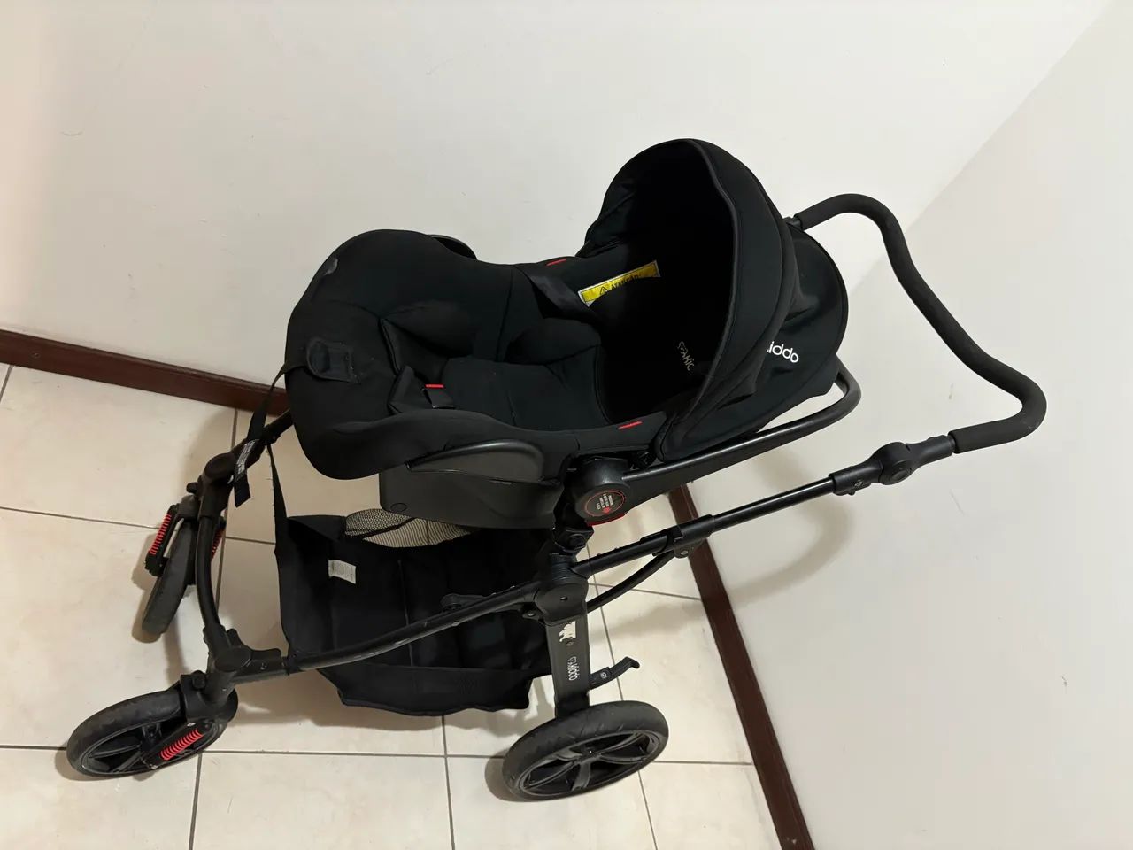 Carrinho de bebê com moisés, bebê conforto e base para carro. - Foto 3