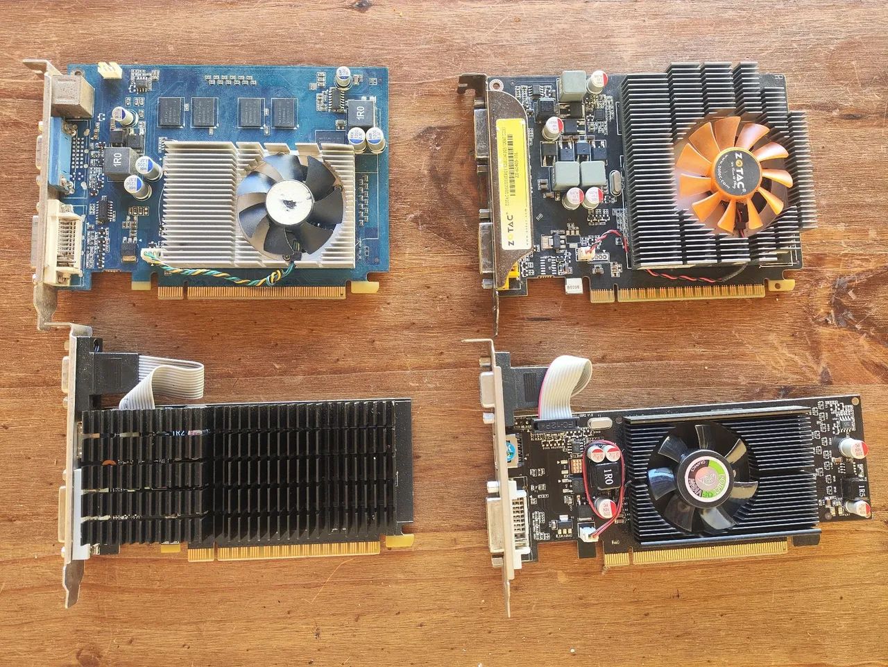 Lote com 4 Placas de Vídeo