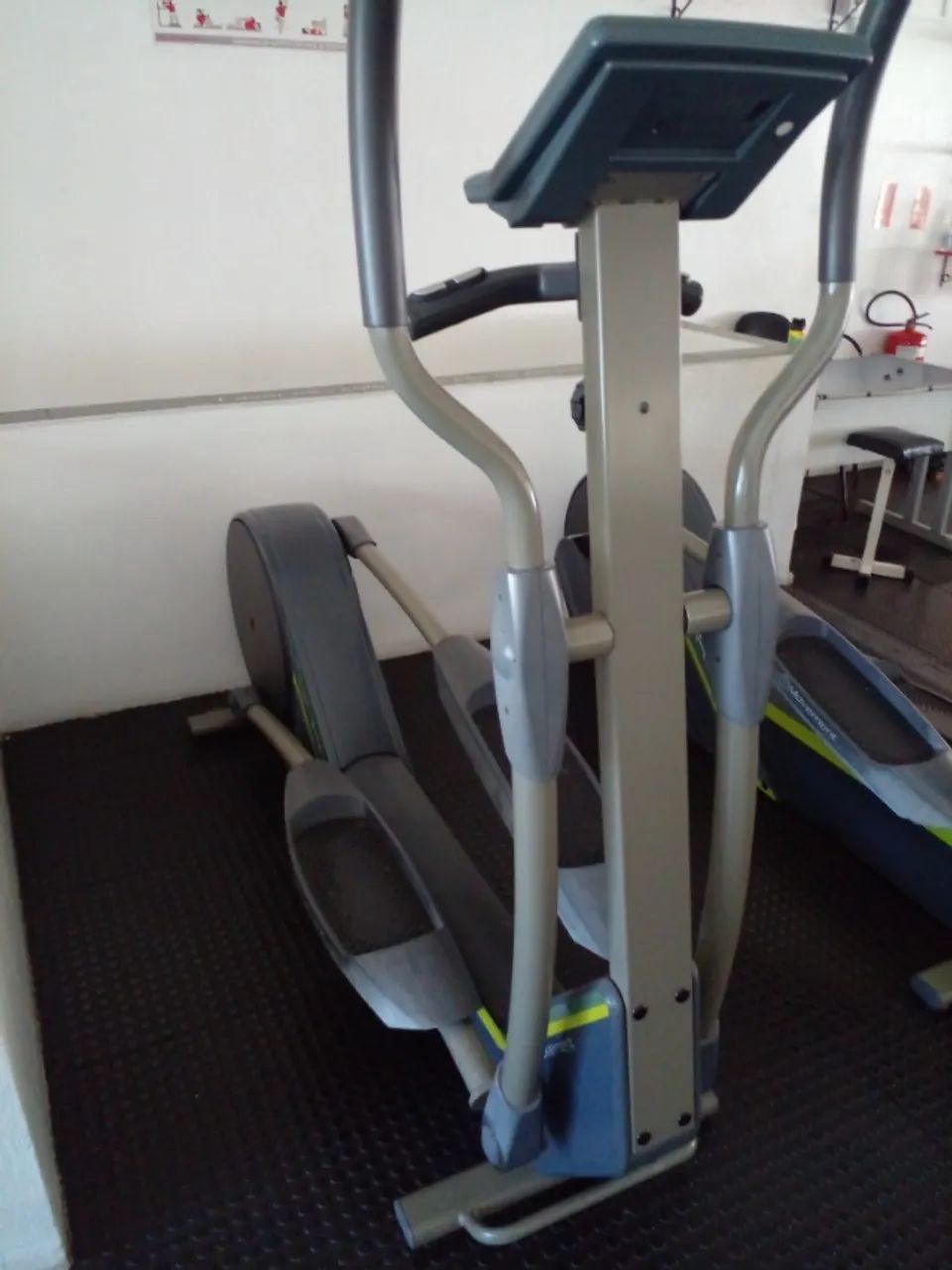 Elíptico Profissional Movement LX 140