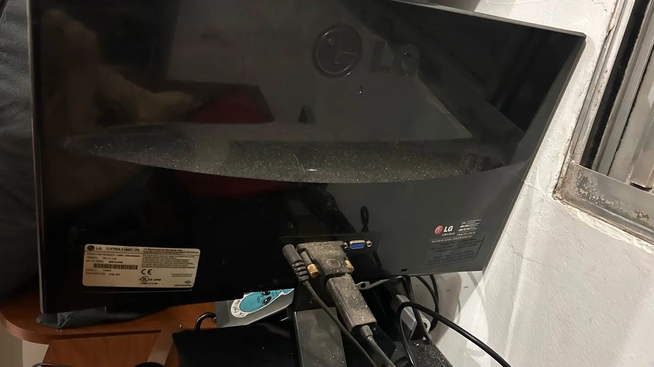 Monitor LG Flatron LED 19" E1960T - Entradas DVI e VGA - Foto 2