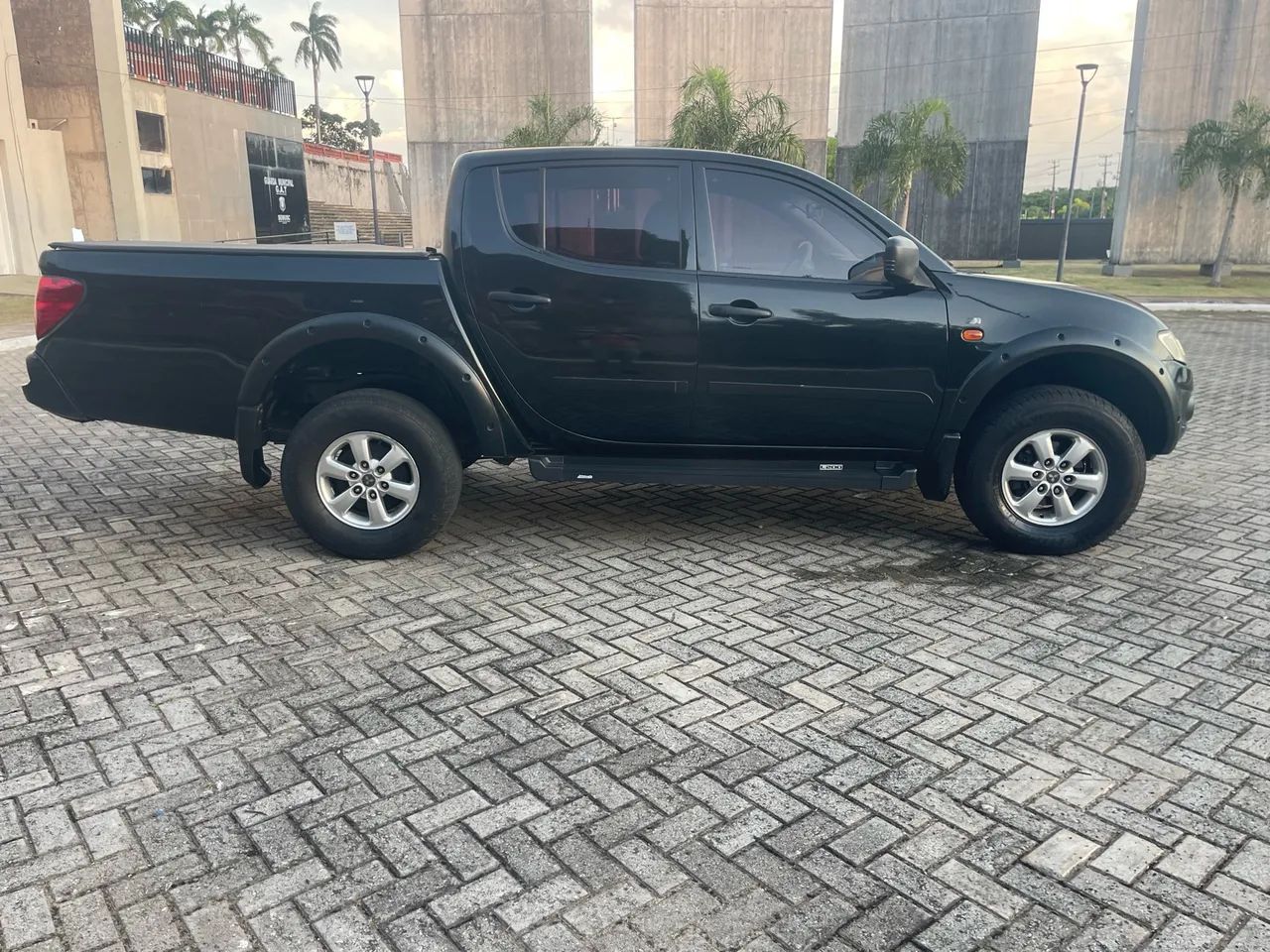 Mitsubishi L200 L200 Triton GLS 3.2 CD TB Int.Diesel Mec 2015